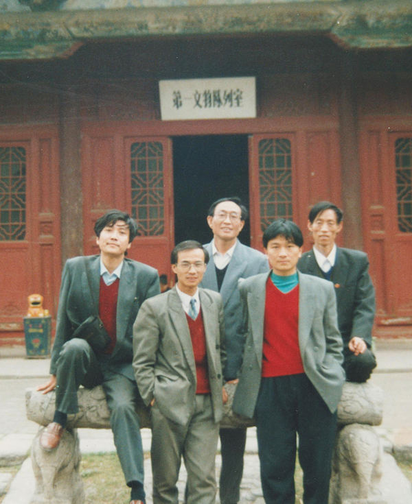 008 前排左一團(tuán)委書(shū)記高丙杰、前排右一組織干事王小龍，后排中黨辦主任馮振宇 右一宣傳部長(zhǎng)王衛(wèi)民 (71).jpg
