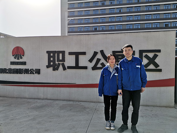 剛下夜班的趙嚴(yán)、連妮妮.jpg
