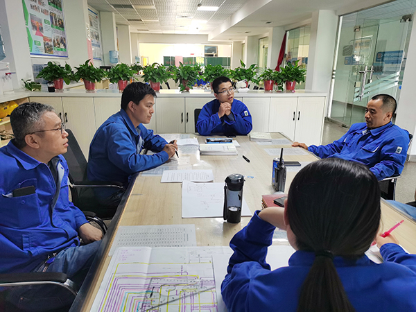 尿素車間組織開(kāi)展電氣事故應(yīng)急救援桌面演練活動(dòng).jpg