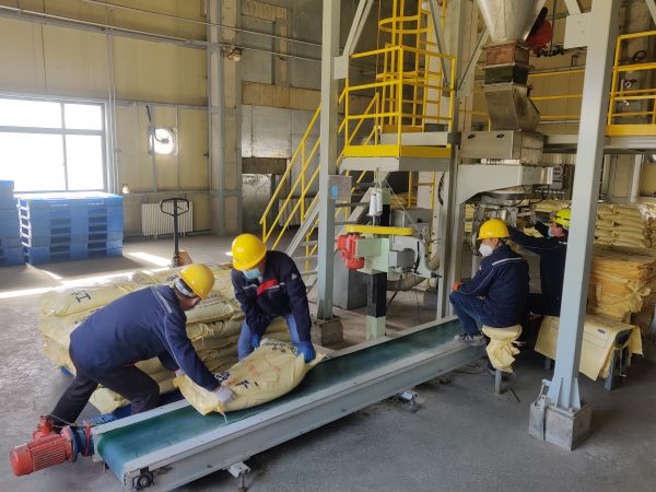 3.14日，制氣車間廣泛開展勞動競賽，硫磺造粒工作圖.jpg