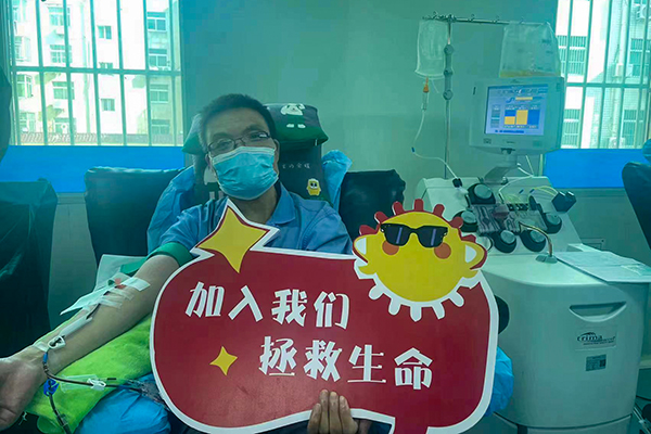 在血站獻血時的照片.jpg