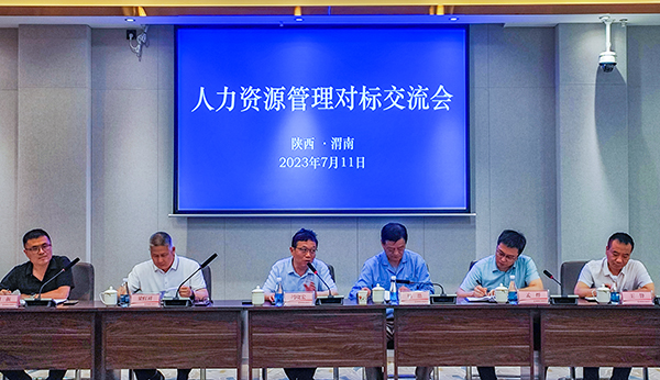 7月11日，公司黨委副書記、董事、工會(huì)主席馮曉宏在交流會(huì)上致歡迎詞    600.jpg