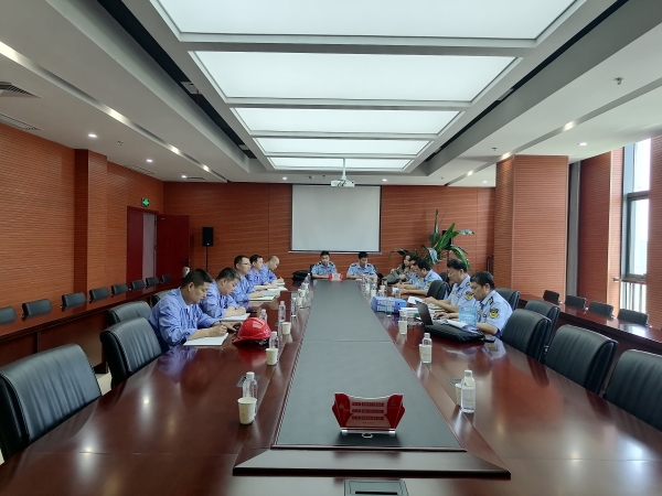 7月18日，陜西省生態(tài)環(huán)境廳一行在三樓行政會議室查閱環(huán)保資料.jpg