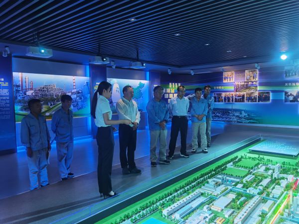 8月24日，國網(wǎng)渭南供電公司一行來公司調(diào)研座談，參觀展覽廳.jpg
