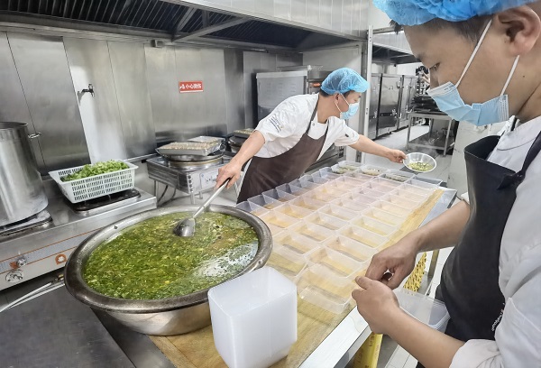 提高節(jié)日飯菜水準(zhǔn)，暖胃同時(shí)更要為職工暖心.jpg