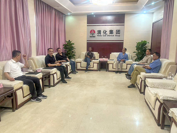 5月22日上午，陜西榆神外貿(mào)發(fā)展有限公司總經(jīng)理王仲及JA-代理咨詢德國有限公司首席執(zhí)行官約瑟夫·阿波雷加一行5人到公司座談交流，公司副總師張生財、渭河實業(yè)公司黨支部書記王勇及業(yè)務(wù)部主管張廣武參與座談.jpg