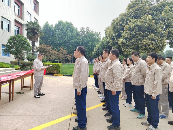 6月3日，計控電儀部部長王文波組織部門員工進行安全生產(chǎn)月宣貫活動.jpg