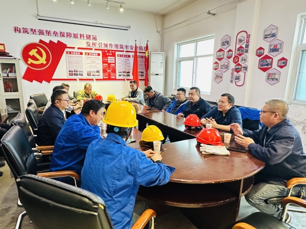 11月5日上午，驗收隊伍召開專題會議，匯總施工問題并討論竣工驗收準(zhǔn)備工作.jpg