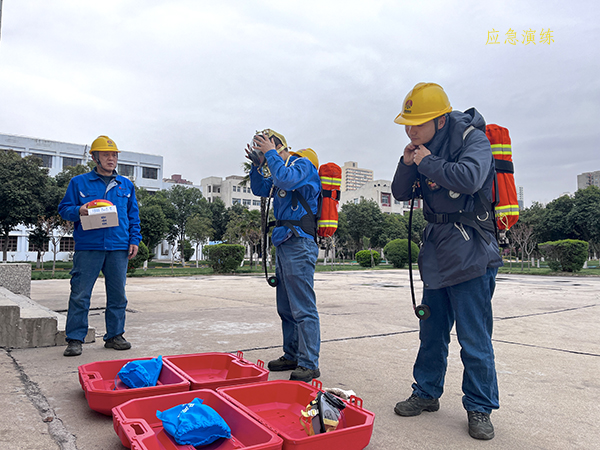 3月27日16：30，合成車間員工進(jìn)行演練中.jpg